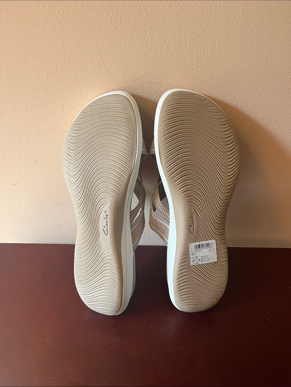 Clarks Tan Crisscross Comfort Slide Sandals Cloud Steppers NIB - Picture 5 of 8